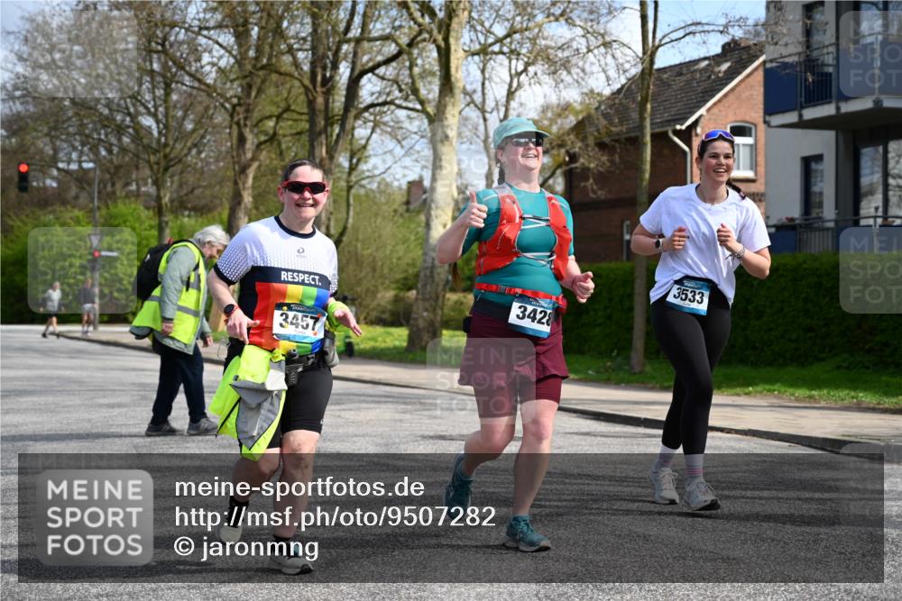 12.04.2026 - 45. Internationalen Wilhelmsburger Insellauf J. Mangold http://msf.ph/oto/9507282 12.04.2026 11:47:35 Ziel 3148, 3533, 3532, 3457 meine-sportfotos.de