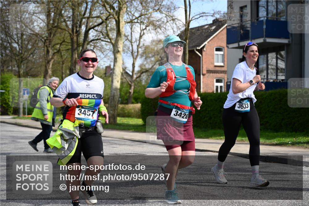 12.04.2026 - 45. Internationalen Wilhelmsburger Insellauf J. Mangold http://msf.ph/oto/9507287 12.04.2026 11:47:35 Ziel 3148, 3533, 3532, 3457 meine-sportfotos.de