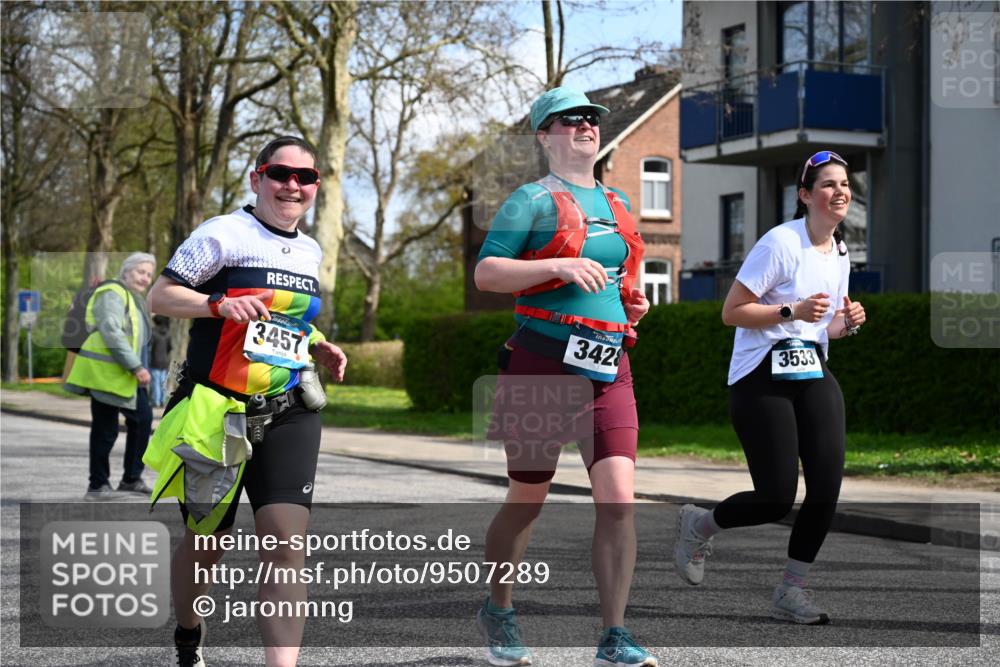 12.04.2026 - 45. Internationalen Wilhelmsburger Insellauf J. Mangold http://msf.ph/oto/9507289 12.04.2026 11:47:35 Ziel 3148, 3533, 3532, 3457 meine-sportfotos.de