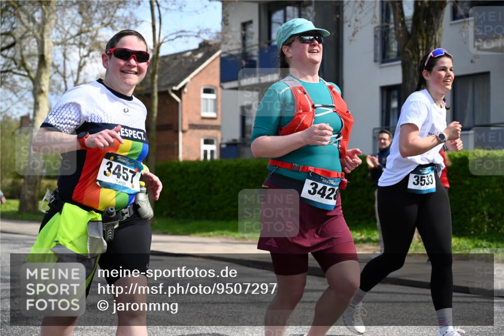 12.04.2026 - 45. Internationalen Wilhelmsburger Insellauf J. Mangold http://msf.ph/oto/9507297 12.04.2026 11:47:36 Ziel 3148, 3533, 3532, 3457 meine-sportfotos.de