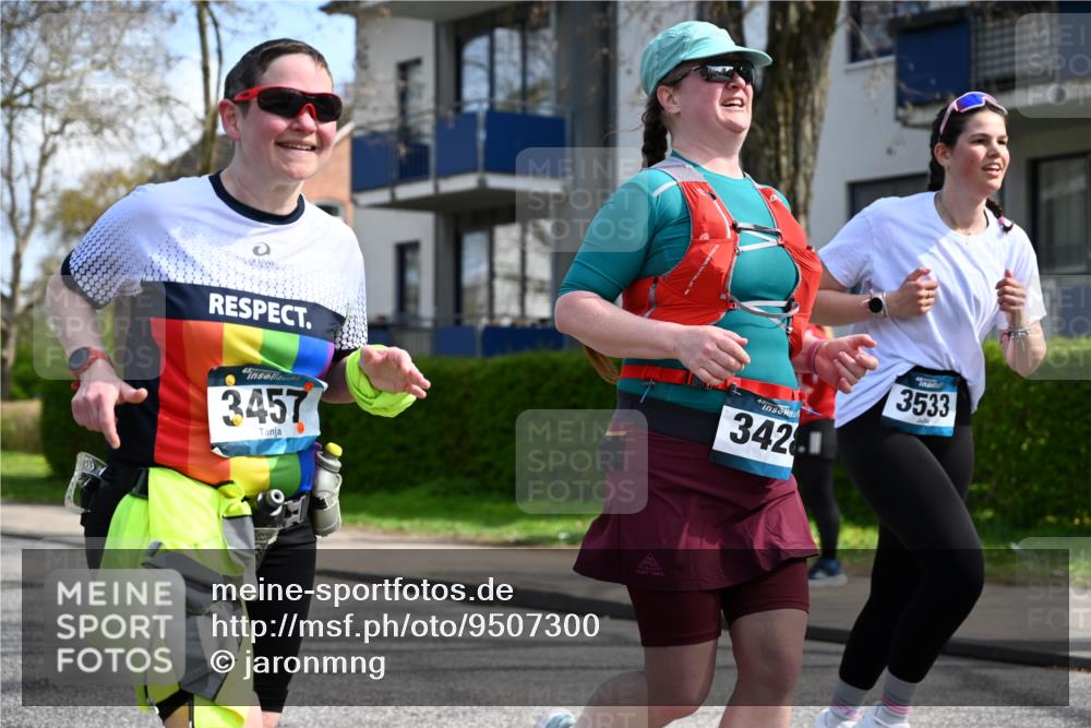 12.04.2026 - 45. Internationalen Wilhelmsburger Insellauf J. Mangold http://msf.ph/oto/9507300 12.04.2026 11:47:36 Ziel 3148, 3533, 3532, 3457 meine-sportfotos.de