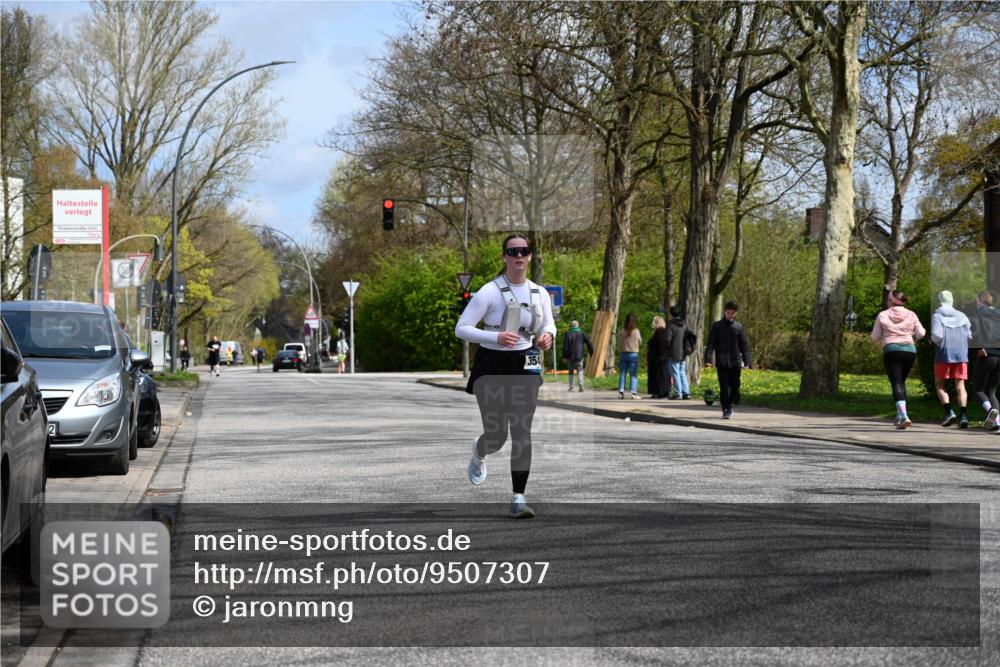 12.04.2026 - 45. Internationalen Wilhelmsburger Insellauf J. Mangold http://msf.ph/oto/9507307 12.04.2026 11:51:56 Ziel 3544 meine-sportfotos.de