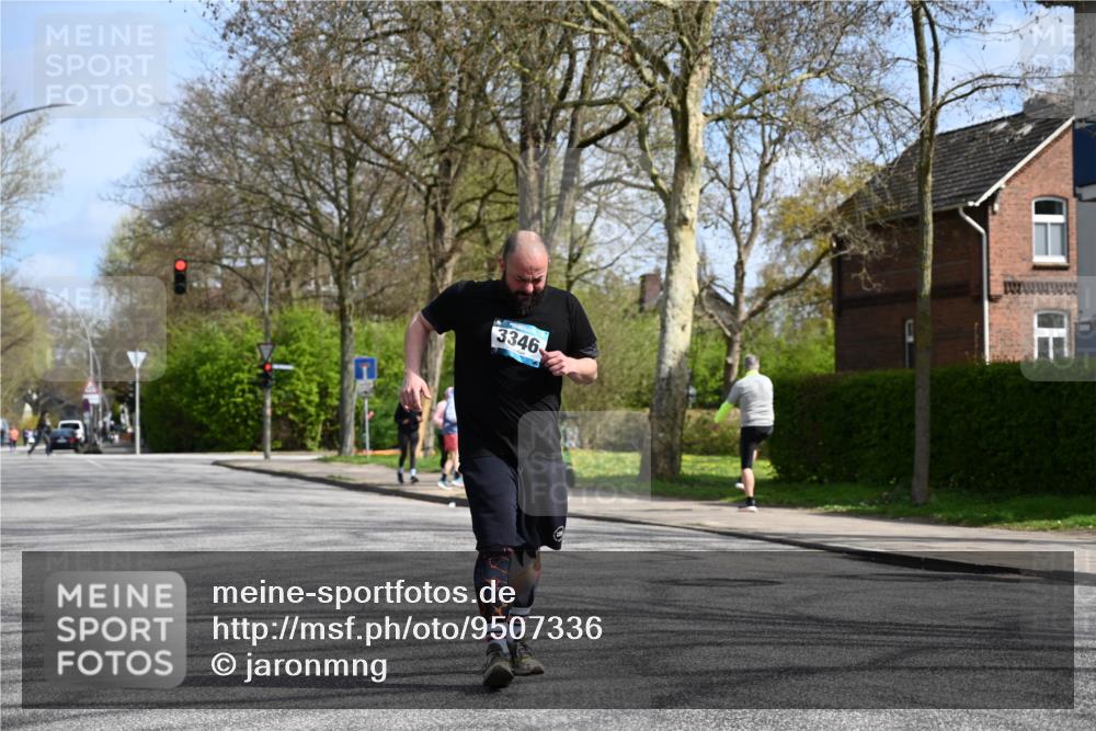 12.04.2026 - 45. Internationalen Wilhelmsburger Insellauf J. Mangold http://msf.ph/oto/9507336 12.04.2026 11:52:43 Ziel 3346 meine-sportfotos.de