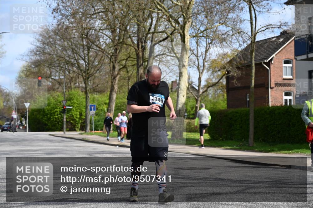 12.04.2026 - 45. Internationalen Wilhelmsburger Insellauf J. Mangold http://msf.ph/oto/9507341 12.04.2026 11:52:43 Ziel 3346 meine-sportfotos.de