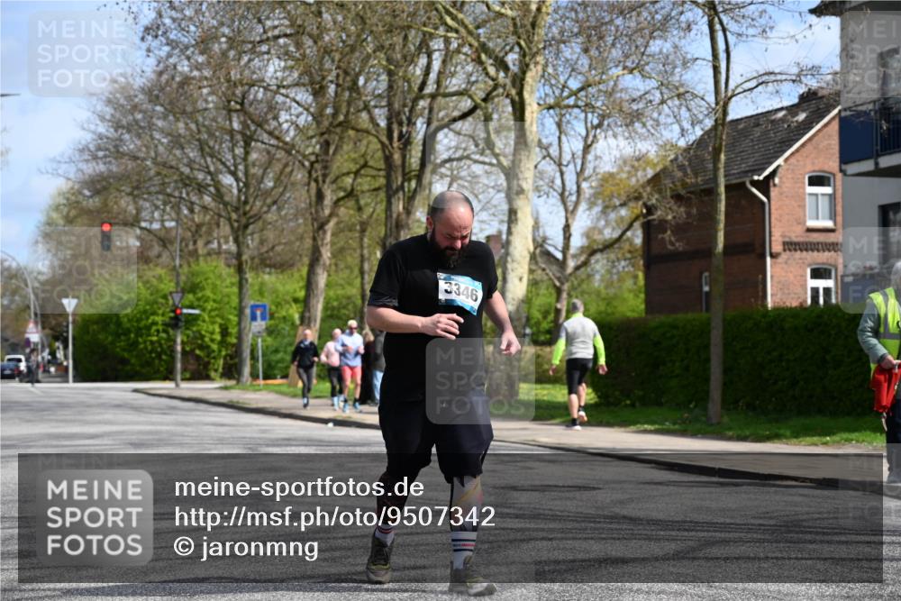 12.04.2026 - 45. Internationalen Wilhelmsburger Insellauf J. Mangold http://msf.ph/oto/9507342 12.04.2026 11:52:43 Ziel 3346 meine-sportfotos.de