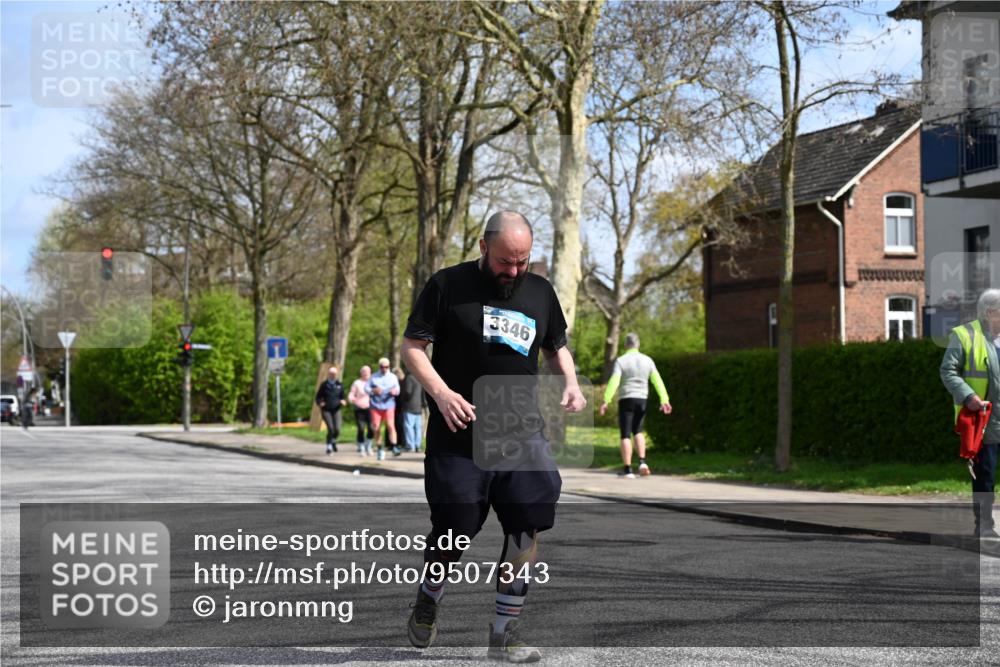 12.04.2026 - 45. Internationalen Wilhelmsburger Insellauf J. Mangold http://msf.ph/oto/9507343 12.04.2026 11:52:43 Ziel 3346 meine-sportfotos.de