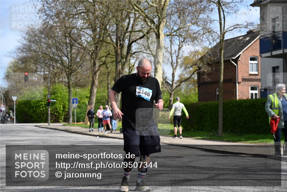 12.04.2026 - 45. Internationalen Wilhelmsburger Insellauf J. Mangold http://msf.ph/oto/9507344 12.04.2026 11:52:43 Ziel 3346 meine-sportfotos.de