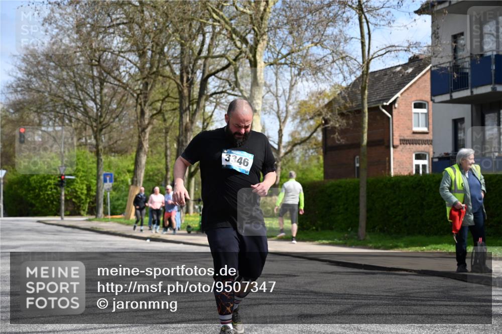 12.04.2026 - 45. Internationalen Wilhelmsburger Insellauf J. Mangold http://msf.ph/oto/9507347 12.04.2026 11:52:44 Ziel 3346 meine-sportfotos.de