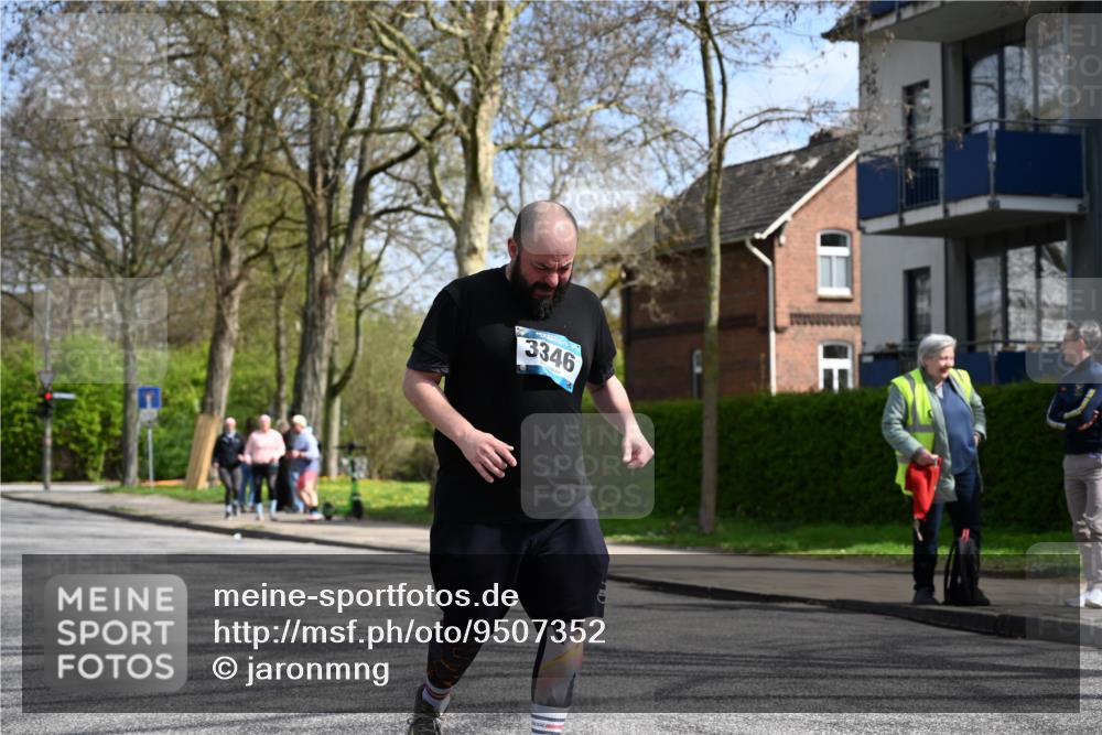 12.04.2026 - 45. Internationalen Wilhelmsburger Insellauf J. Mangold http://msf.ph/oto/9507352 12.04.2026 11:52:44 Ziel 3346 meine-sportfotos.de