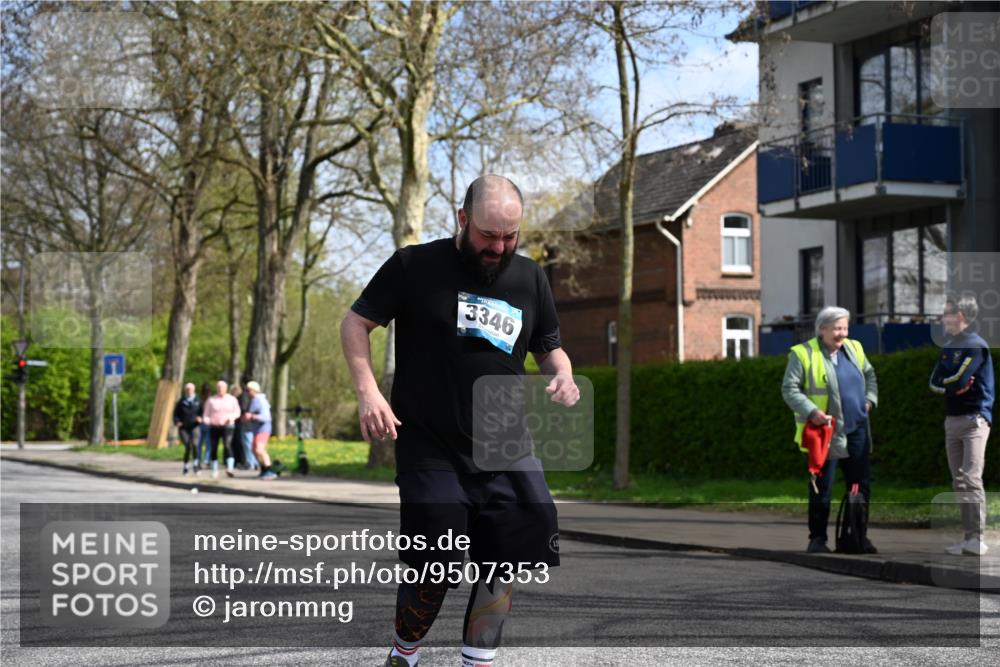 12.04.2026 - 45. Internationalen Wilhelmsburger Insellauf J. Mangold http://msf.ph/oto/9507353 12.04.2026 11:52:44 Ziel 3346 meine-sportfotos.de
