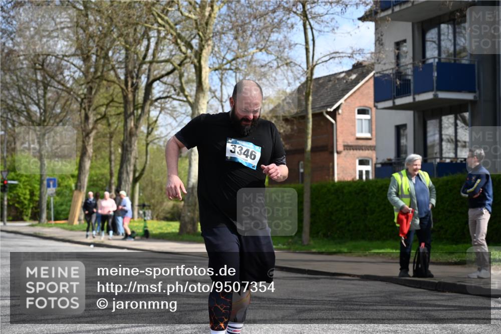 12.04.2026 - 45. Internationalen Wilhelmsburger Insellauf J. Mangold http://msf.ph/oto/9507354 12.04.2026 11:52:44 Ziel 3346 meine-sportfotos.de