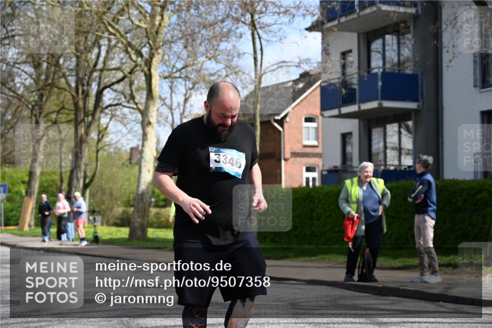 12.04.2026 - 45. Internationalen Wilhelmsburger Insellauf J. Mangold http://msf.ph/oto/9507358 12.04.2026 11:52:45 Ziel 3346 meine-sportfotos.de