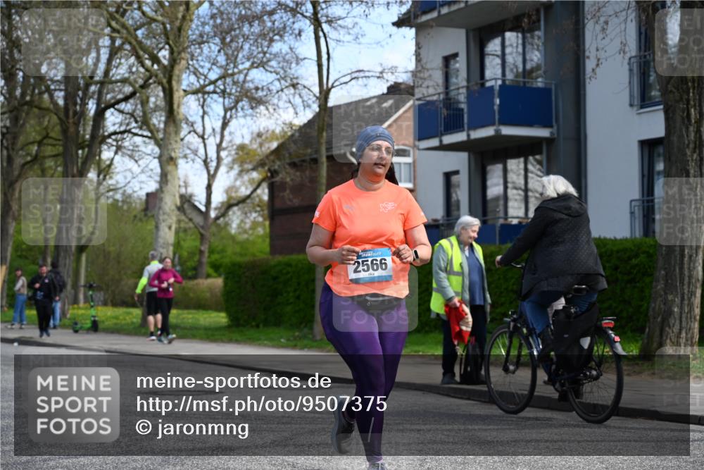 12.04.2026 - 45. Internationalen Wilhelmsburger Insellauf J. Mangold http://msf.ph/oto/9507375 12.04.2026 11:53:35 Ziel 4508, 2566, 2776, 2093 meine-sportfotos.de