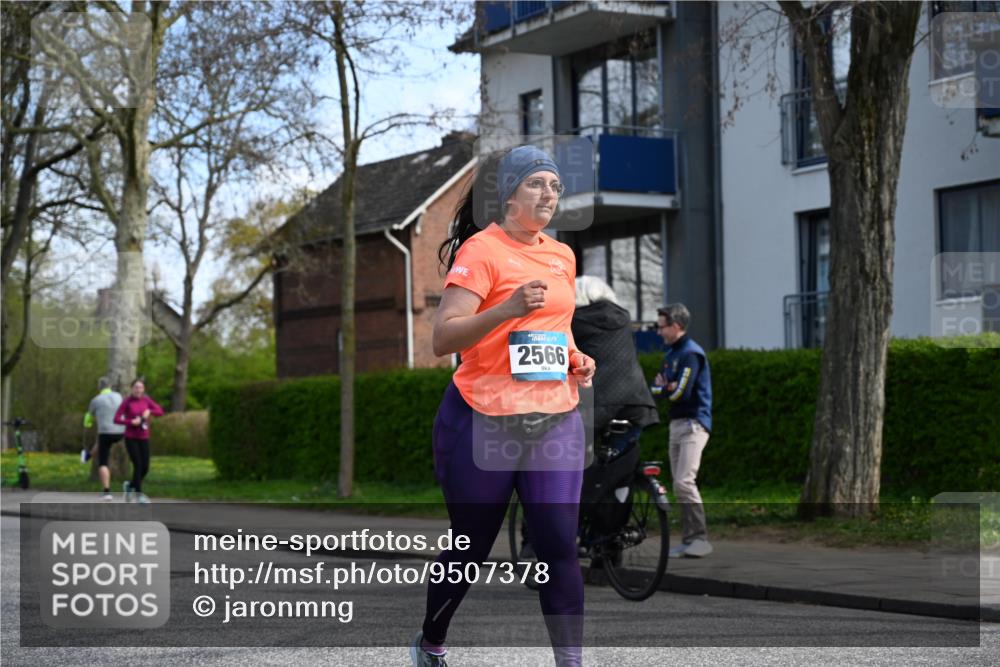 12.04.2026 - 45. Internationalen Wilhelmsburger Insellauf J. Mangold http://msf.ph/oto/9507378 12.04.2026 11:53:35 Ziel 4508, 2566, 2776, 2093 meine-sportfotos.de