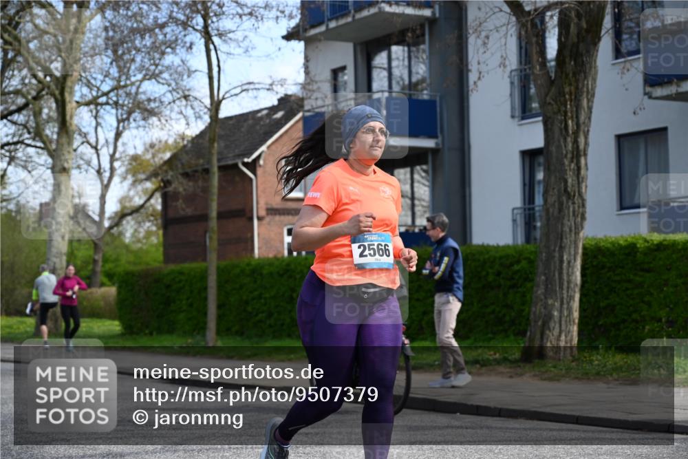 12.04.2026 - 45. Internationalen Wilhelmsburger Insellauf J. Mangold http://msf.ph/oto/9507379 12.04.2026 11:53:35 Ziel 4508, 2566, 2776, 2093 meine-sportfotos.de