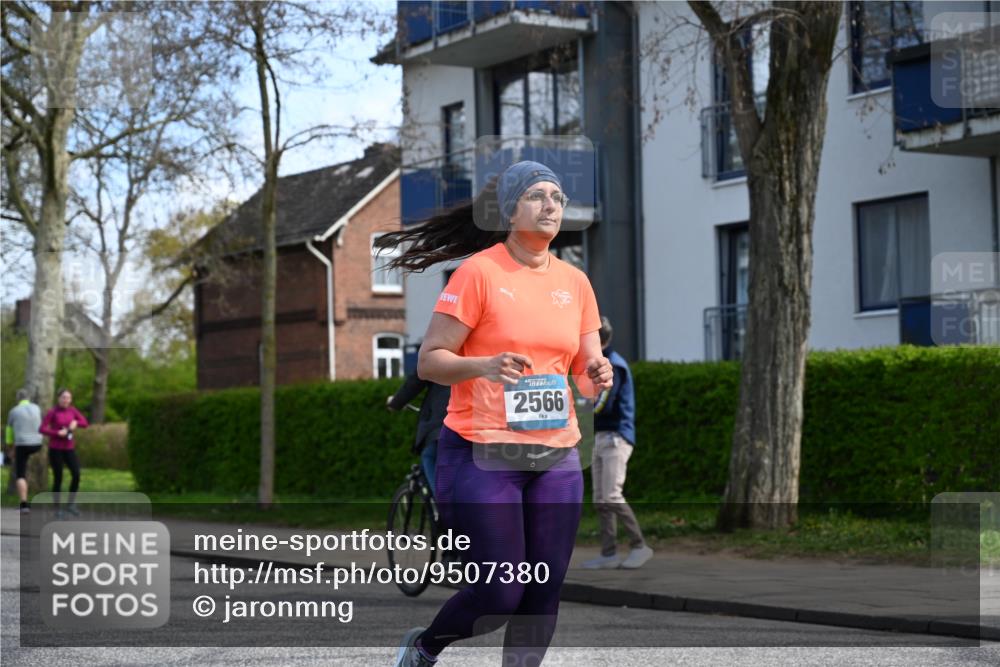 12.04.2026 - 45. Internationalen Wilhelmsburger Insellauf J. Mangold http://msf.ph/oto/9507380 12.04.2026 11:53:35 Ziel 4508, 2566, 2776, 2093 meine-sportfotos.de