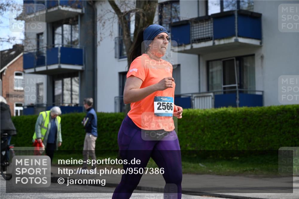 12.04.2026 - 45. Internationalen Wilhelmsburger Insellauf J. Mangold http://msf.ph/oto/9507386 12.04.2026 11:53:36 Ziel 4508, 2566, 2776, 2093 meine-sportfotos.de
