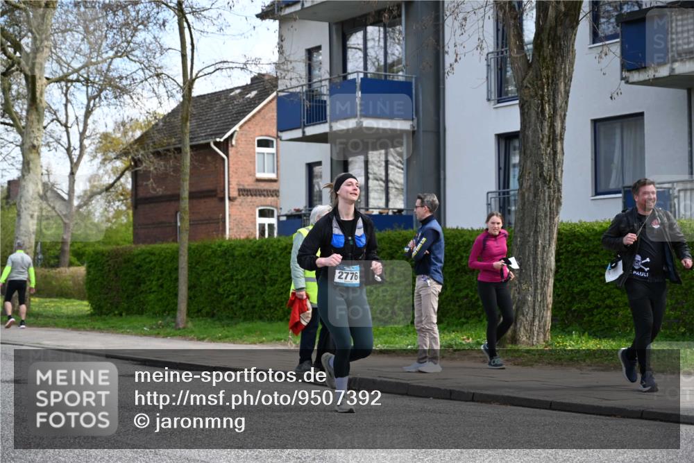 12.04.2026 - 45. Internationalen Wilhelmsburger Insellauf J. Mangold http://msf.ph/oto/9507392 12.04.2026 11:53:45 Ziel 4508, 2566, 2776, 2093, 2679, 2680 meine-sportfotos.de