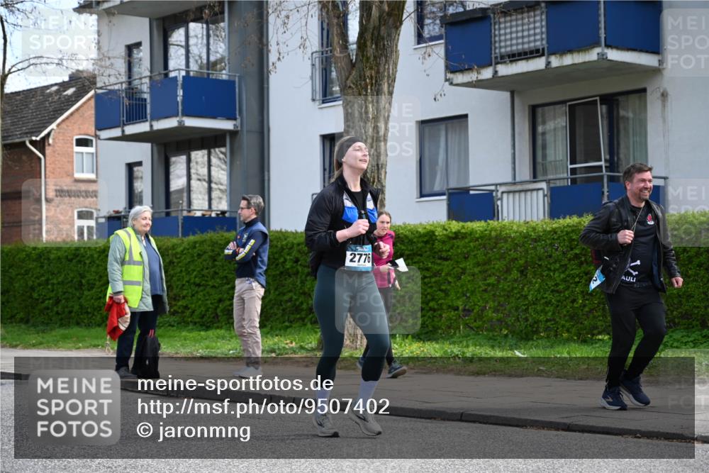12.04.2026 - 45. Internationalen Wilhelmsburger Insellauf J. Mangold http://msf.ph/oto/9507402 12.04.2026 11:53:45 Ziel 4508, 2566, 2776, 2093, 2679, 2680 meine-sportfotos.de