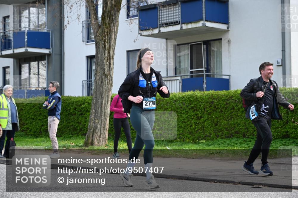 12.04.2026 - 45. Internationalen Wilhelmsburger Insellauf J. Mangold http://msf.ph/oto/9507407 12.04.2026 11:53:46 Ziel 4508, 2566, 2776, 2093, 2679, 2680 meine-sportfotos.de