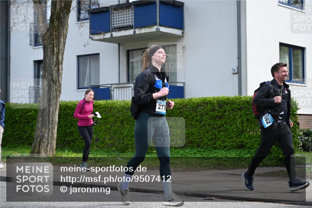 12.04.2026 - 45. Internationalen Wilhelmsburger Insellauf J. Mangold http://msf.ph/oto/9507412 12.04.2026 11:53:46 Ziel 4508, 2566, 2776, 2093, 2679, 2680 meine-sportfotos.de