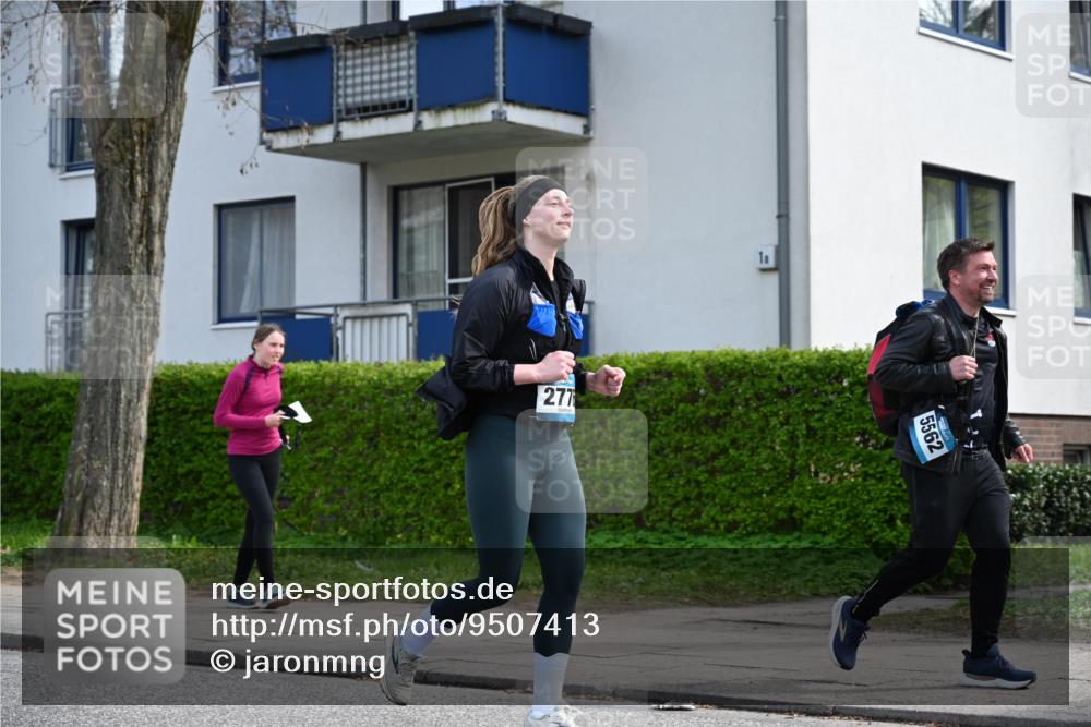 12.04.2026 - 45. Internationalen Wilhelmsburger Insellauf J. Mangold http://msf.ph/oto/9507413 12.04.2026 11:53:46 Ziel 4508, 2566, 2776, 2093, 2679, 2680 meine-sportfotos.de