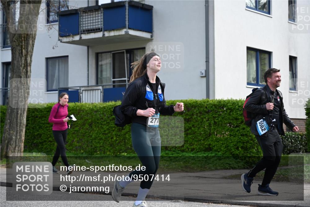 12.04.2026 - 45. Internationalen Wilhelmsburger Insellauf J. Mangold http://msf.ph/oto/9507414 12.04.2026 11:53:46 Ziel 4508, 2566, 2776, 2093, 2679, 2680 meine-sportfotos.de