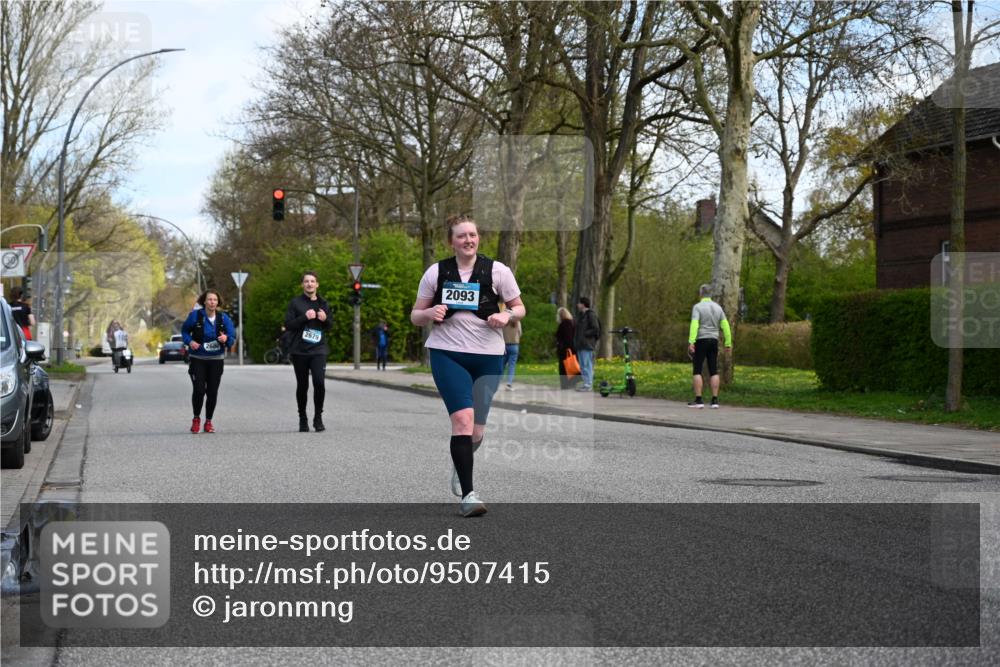 12.04.2026 - 45. Internationalen Wilhelmsburger Insellauf J. Mangold http://msf.ph/oto/9507415 12.04.2026 11:53:58 Ziel 2776, 2093, 2679, 2680 meine-sportfotos.de