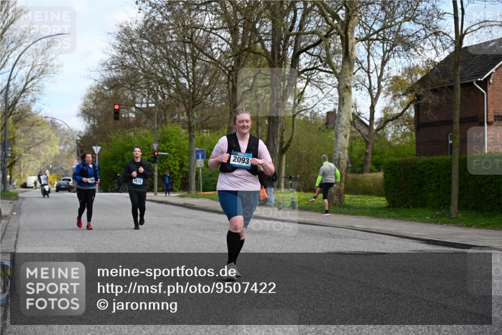 12.04.2026 - 45. Internationalen Wilhelmsburger Insellauf J. Mangold http://msf.ph/oto/9507422 12.04.2026 11:53:59 Ziel 2776, 2093, 2679, 2680 meine-sportfotos.de