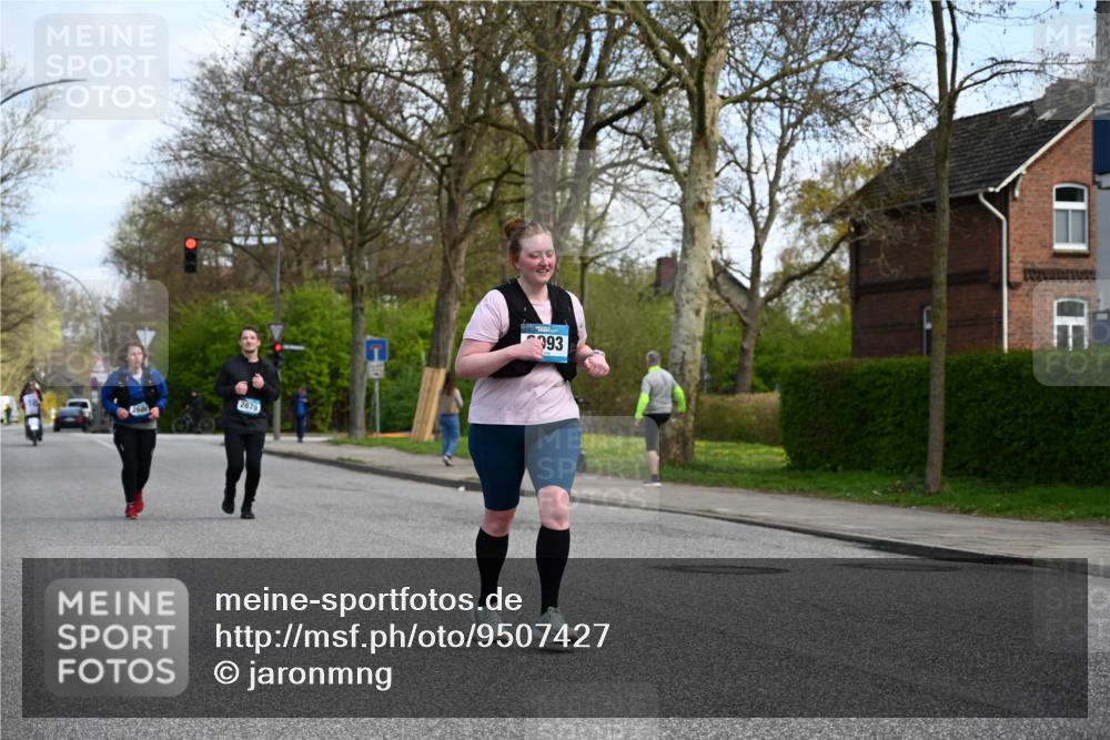 12.04.2026 - 45. Internationalen Wilhelmsburger Insellauf J. Mangold http://msf.ph/oto/9507427 12.04.2026 11:53:59 Ziel 2776, 2093, 2679, 2680 meine-sportfotos.de