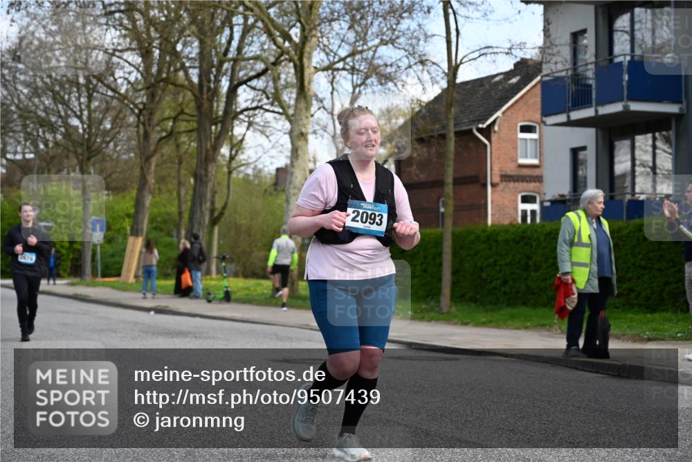 12.04.2026 - 45. Internationalen Wilhelmsburger Insellauf J. Mangold http://msf.ph/oto/9507439 12.04.2026 11:54:00 Ziel 2776, 2093, 2679, 2680 meine-sportfotos.de