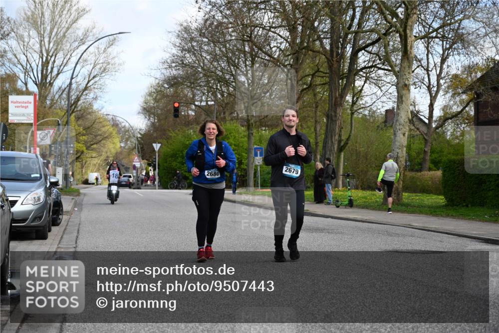12.04.2026 - 45. Internationalen Wilhelmsburger Insellauf J. Mangold http://msf.ph/oto/9507443 12.04.2026 11:54:03 Ziel 2776, 2093, 2679, 2680 meine-sportfotos.de