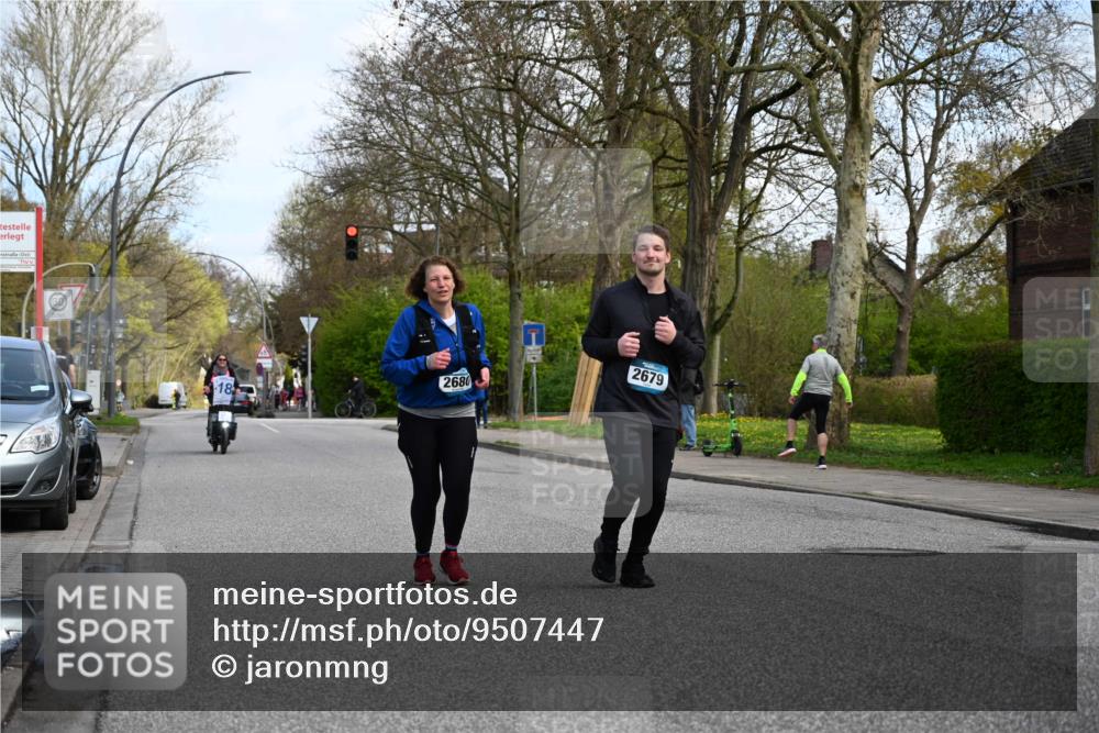 12.04.2026 - 45. Internationalen Wilhelmsburger Insellauf J. Mangold http://msf.ph/oto/9507447 12.04.2026 11:54:04 Ziel 2776, 2093, 2679, 2680 meine-sportfotos.de