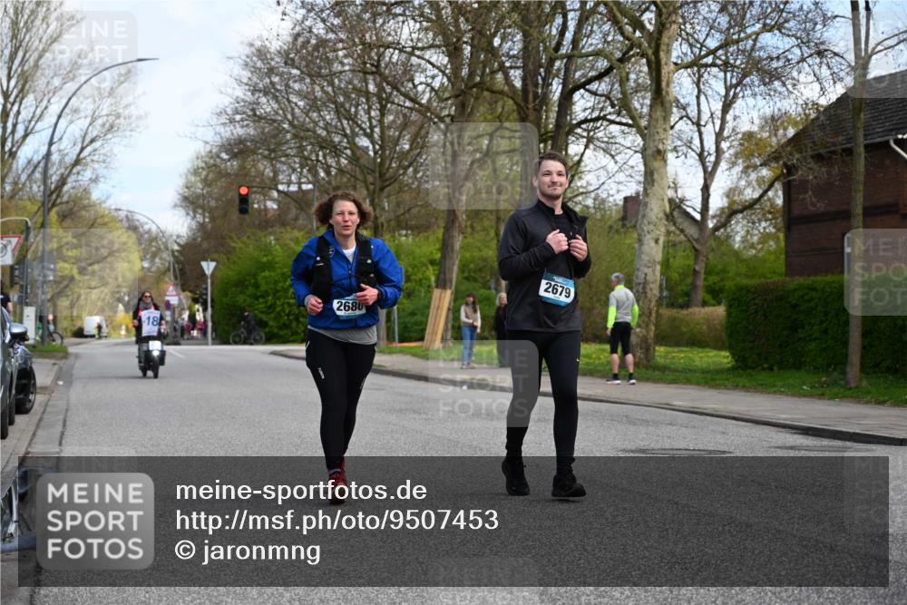 12.04.2026 - 45. Internationalen Wilhelmsburger Insellauf J. Mangold http://msf.ph/oto/9507453 12.04.2026 11:54:04 Ziel 2776, 2093, 2679, 2680 meine-sportfotos.de