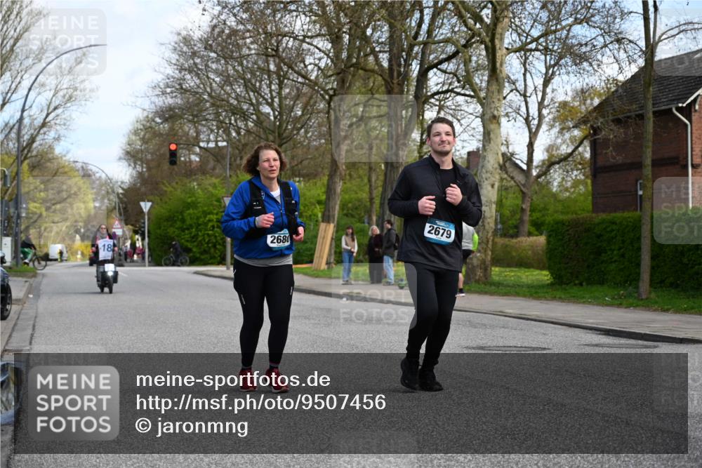 12.04.2026 - 45. Internationalen Wilhelmsburger Insellauf J. Mangold http://msf.ph/oto/9507456 12.04.2026 11:54:04 Ziel 2776, 2093, 2679, 2680 meine-sportfotos.de