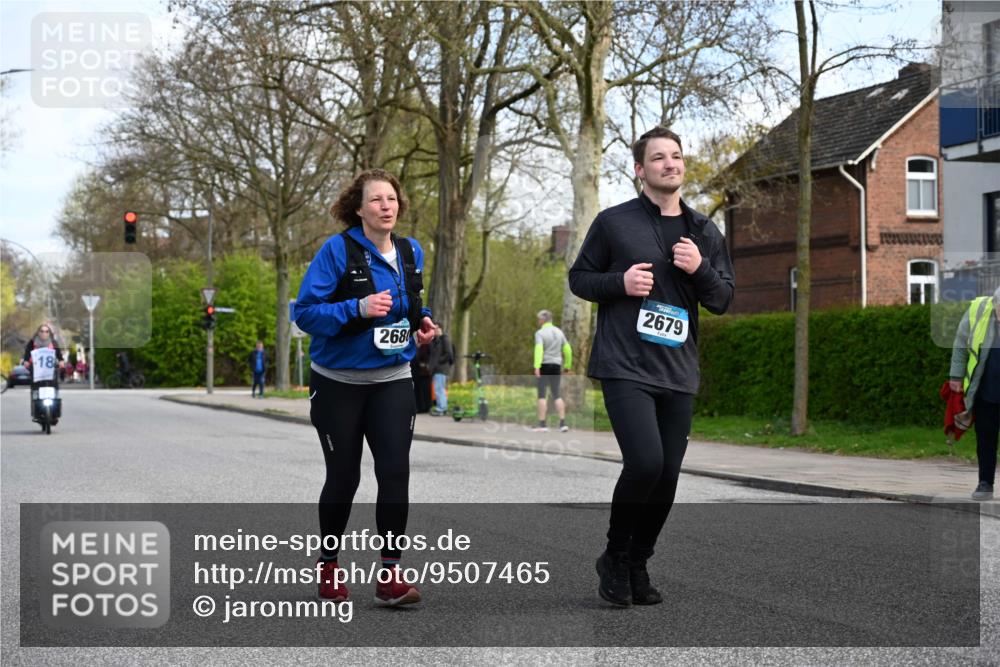 12.04.2026 - 45. Internationalen Wilhelmsburger Insellauf J. Mangold http://msf.ph/oto/9507465 12.04.2026 11:54:05 Ziel 2776, 2093, 2679, 2680 meine-sportfotos.de