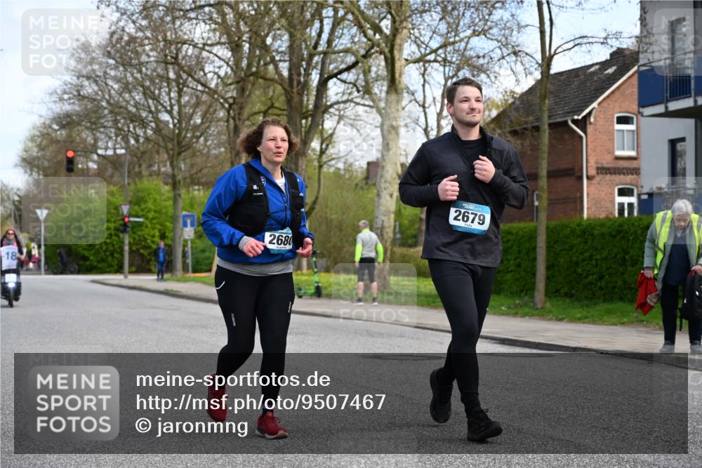 12.04.2026 - 45. Internationalen Wilhelmsburger Insellauf J. Mangold http://msf.ph/oto/9507467 12.04.2026 11:54:05 Ziel 2776, 2093, 2679, 2680 meine-sportfotos.de