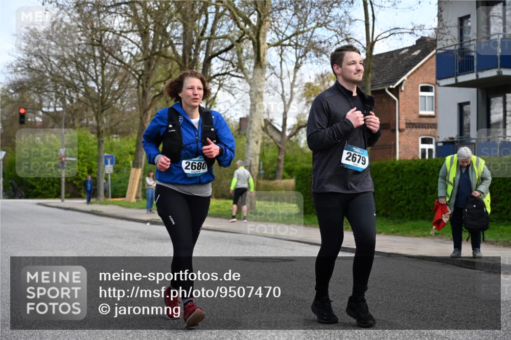 12.04.2026 - 45. Internationalen Wilhelmsburger Insellauf J. Mangold http://msf.ph/oto/9507470 12.04.2026 11:54:05 Ziel 2776, 2093, 2679, 2680 meine-sportfotos.de