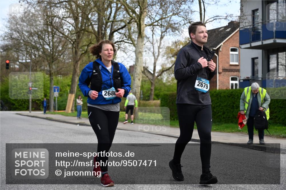 12.04.2026 - 45. Internationalen Wilhelmsburger Insellauf J. Mangold http://msf.ph/oto/9507471 12.04.2026 11:54:06 Ziel 2776, 2093, 2679, 2679, 2680 meine-sportfotos.de