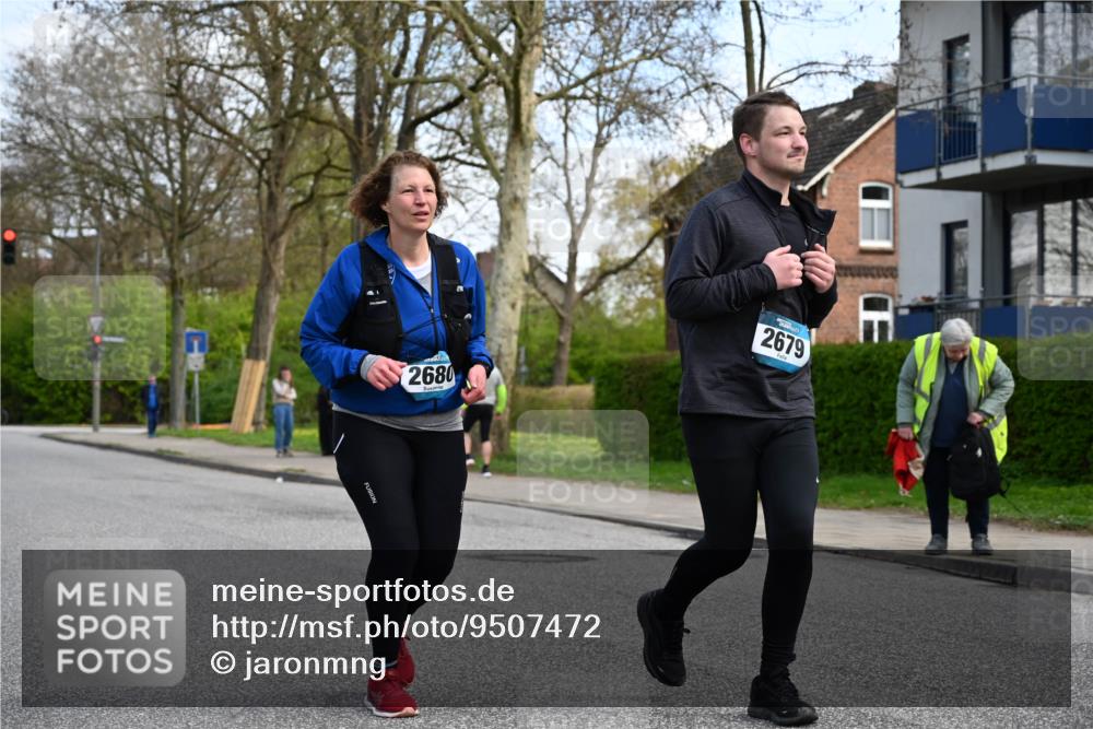 12.04.2026 - 45. Internationalen Wilhelmsburger Insellauf J. Mangold http://msf.ph/oto/9507472 12.04.2026 11:54:06 Ziel 2776, 2093, 2679, 2679, 2680 meine-sportfotos.de