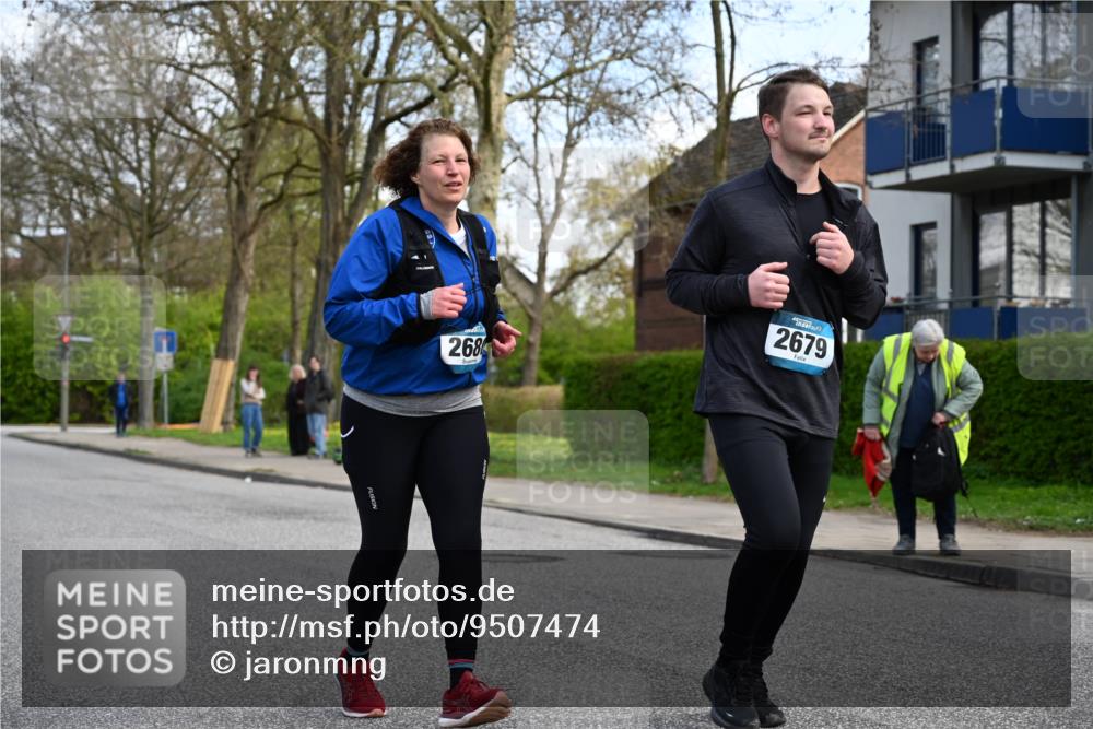12.04.2026 - 45. Internationalen Wilhelmsburger Insellauf J. Mangold http://msf.ph/oto/9507474 12.04.2026 11:54:06 Ziel 2776, 2093, 2679, 2679, 2680 meine-sportfotos.de