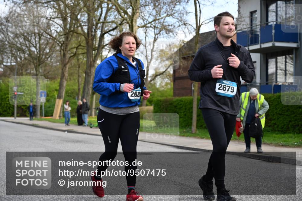 12.04.2026 - 45. Internationalen Wilhelmsburger Insellauf J. Mangold http://msf.ph/oto/9507475 12.04.2026 11:54:06 Ziel 2776, 2093, 2679, 2679, 2680 meine-sportfotos.de