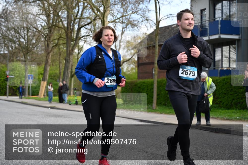 12.04.2026 - 45. Internationalen Wilhelmsburger Insellauf J. Mangold http://msf.ph/oto/9507476 12.04.2026 11:54:06 Ziel 2776, 2093, 2679, 2679, 2680 meine-sportfotos.de