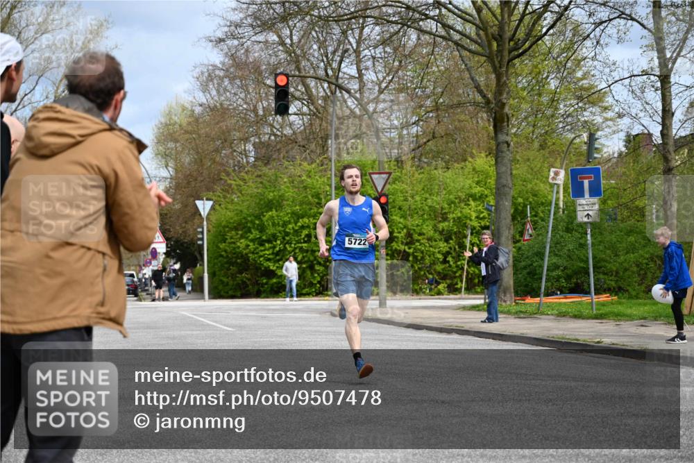 12.04.2026 - 45. Internationalen Wilhelmsburger Insellauf J. Mangold http://msf.ph/oto/9507478 12.04.2026 12:45:44 Ziel 5722, 4093 meine-sportfotos.de