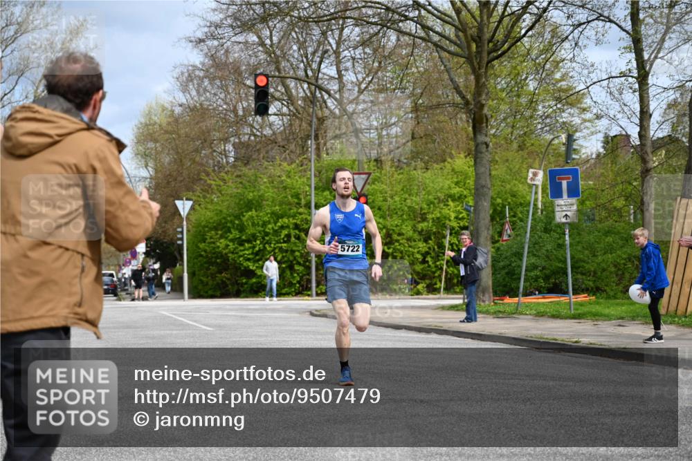 12.04.2026 - 45. Internationalen Wilhelmsburger Insellauf J. Mangold http://msf.ph/oto/9507479 12.04.2026 12:45:44 Ziel 5722, 4093 meine-sportfotos.de