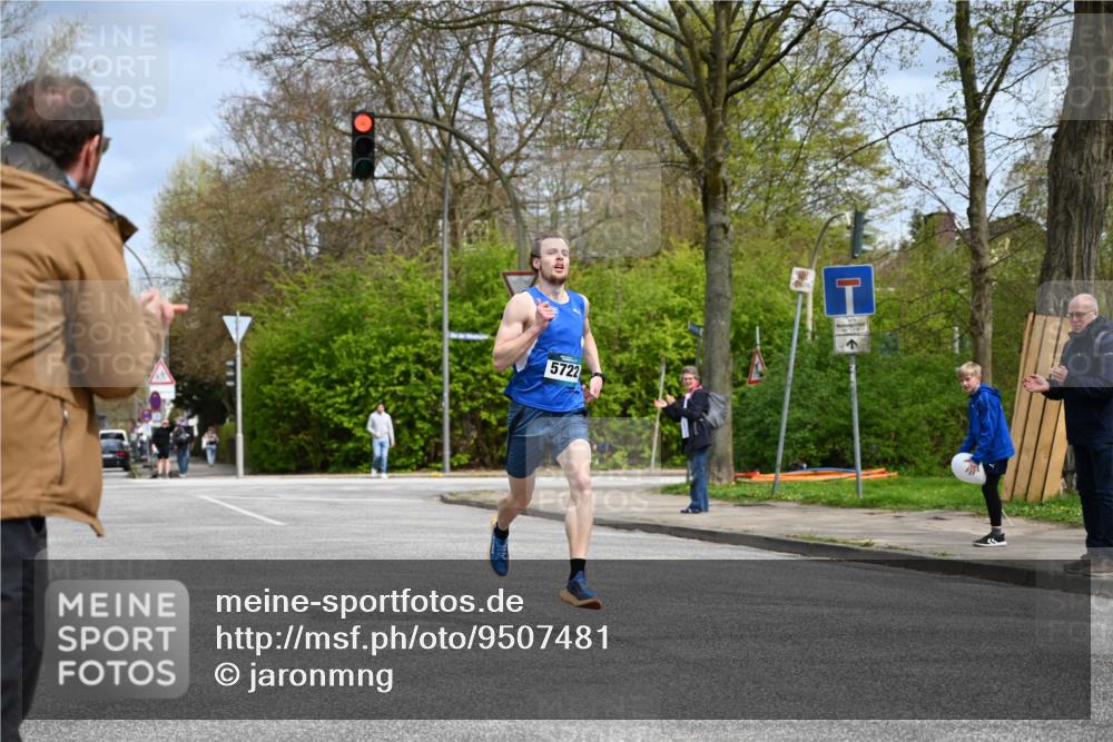 12.04.2026 - 45. Internationalen Wilhelmsburger Insellauf J. Mangold http://msf.ph/oto/9507481 12.04.2026 12:45:44 Ziel 5722, 4093 meine-sportfotos.de