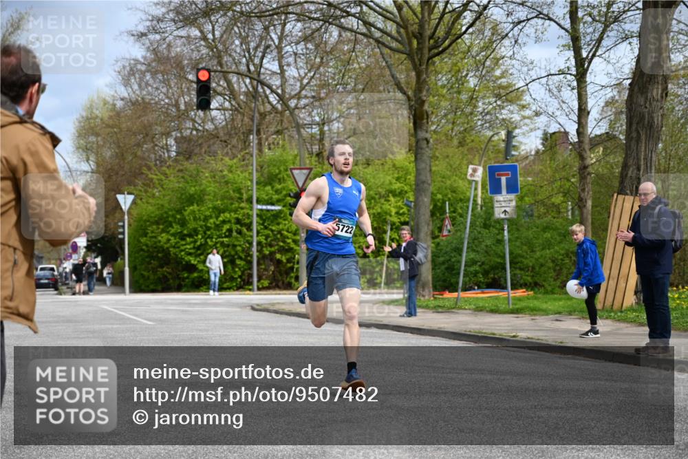 12.04.2026 - 45. Internationalen Wilhelmsburger Insellauf J. Mangold http://msf.ph/oto/9507482 12.04.2026 12:45:44 Ziel 5722, 4093 meine-sportfotos.de