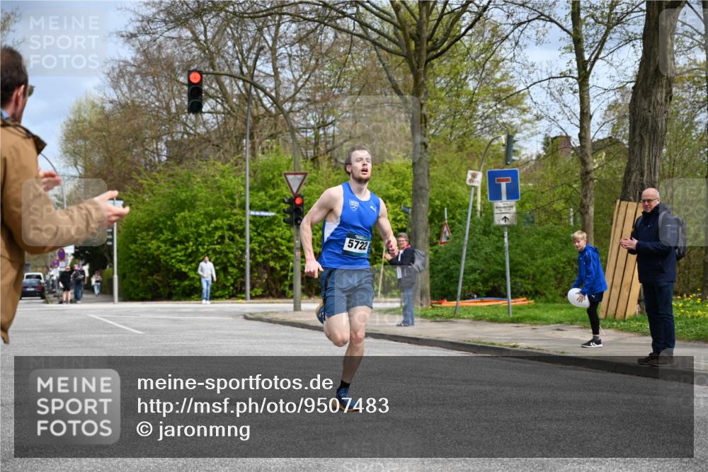 12.04.2026 - 45. Internationalen Wilhelmsburger Insellauf J. Mangold http://msf.ph/oto/9507483 12.04.2026 12:45:44 Ziel 5722, 4093 meine-sportfotos.de