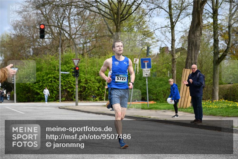 12.04.2026 - 45. Internationalen Wilhelmsburger Insellauf J. Mangold http://msf.ph/oto/9507486 12.04.2026 12:45:44 Ziel 5722, 4093 meine-sportfotos.de