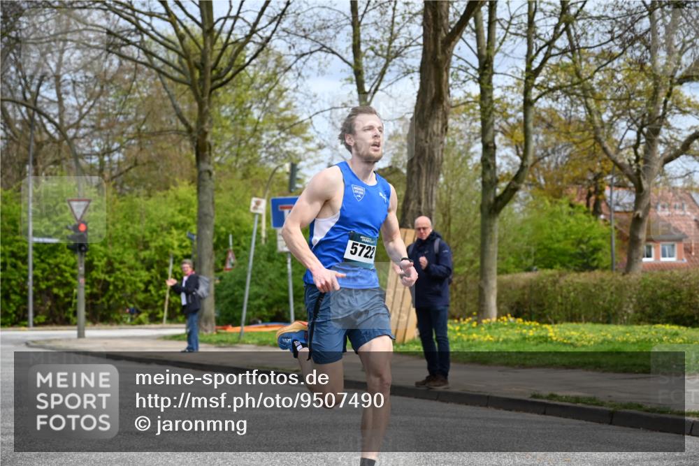 12.04.2026 - 45. Internationalen Wilhelmsburger Insellauf J. Mangold http://msf.ph/oto/9507490 12.04.2026 12:45:45 Ziel 5722, 4093 meine-sportfotos.de